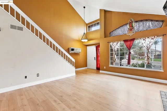 a view of an entryway with a white house