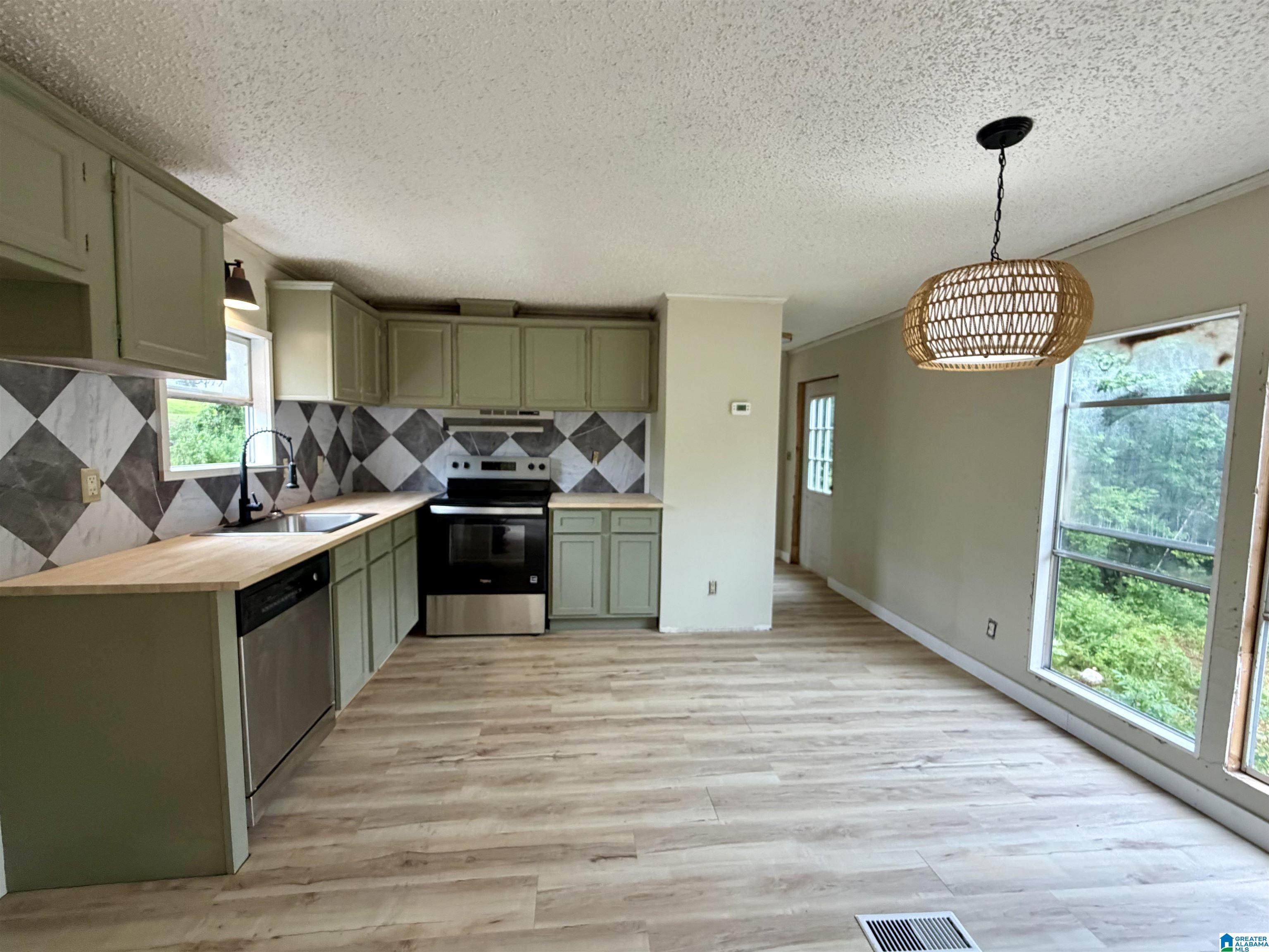 402 Reed Road Jasper, AL 35504 - Photo 6 of 12 Gallery Image 6