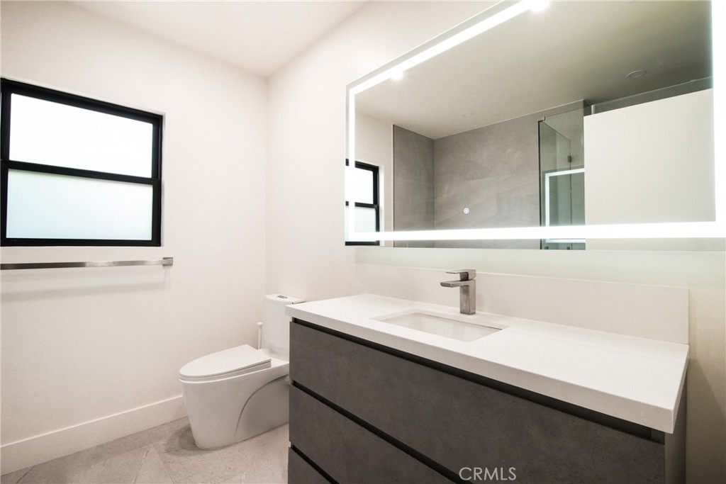 705 Rim Road Pasadena, CA 91107 - Photo 11 of 25 Full Bathroom