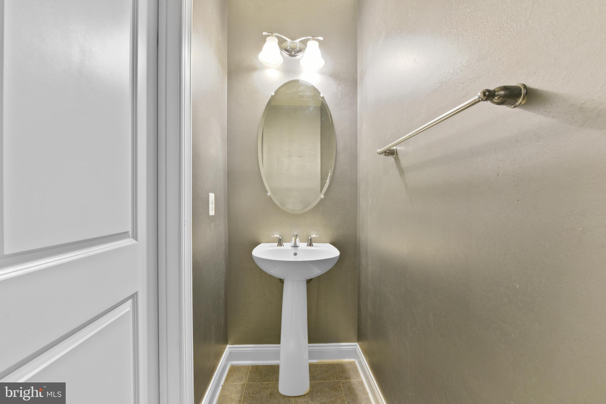 43059 Old Ryan Road Ashburn, VA 20148 - Photo 19 of 60 Powder Room on Main Level