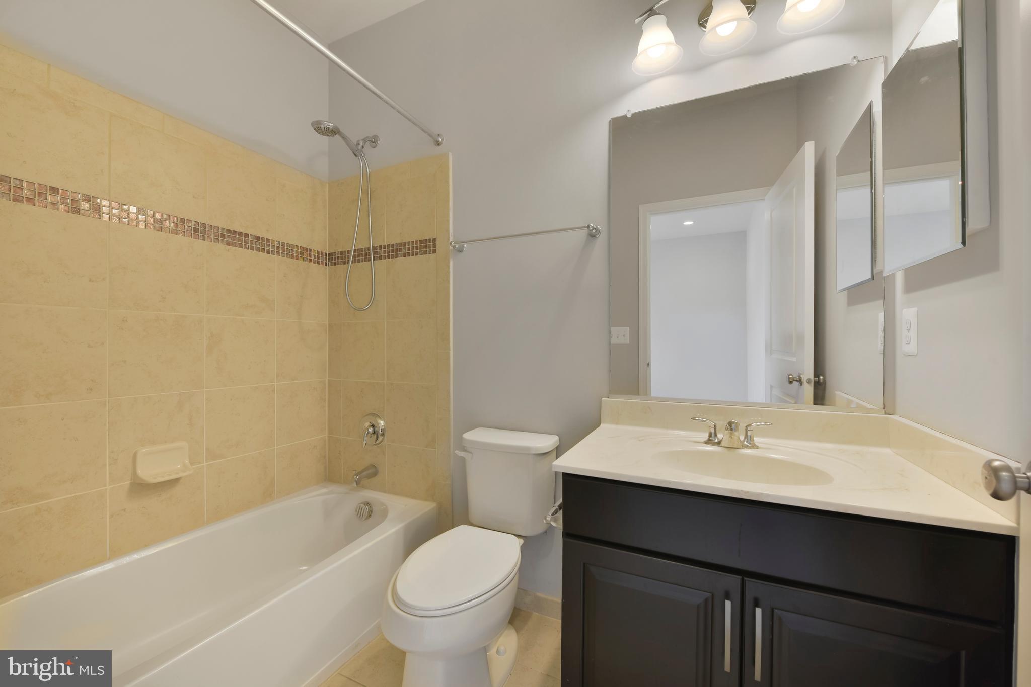 43059 Old Ryan Road Ashburn, VA 20148 - Photo 33 of 60 Bedroom 2 _ Full Bath