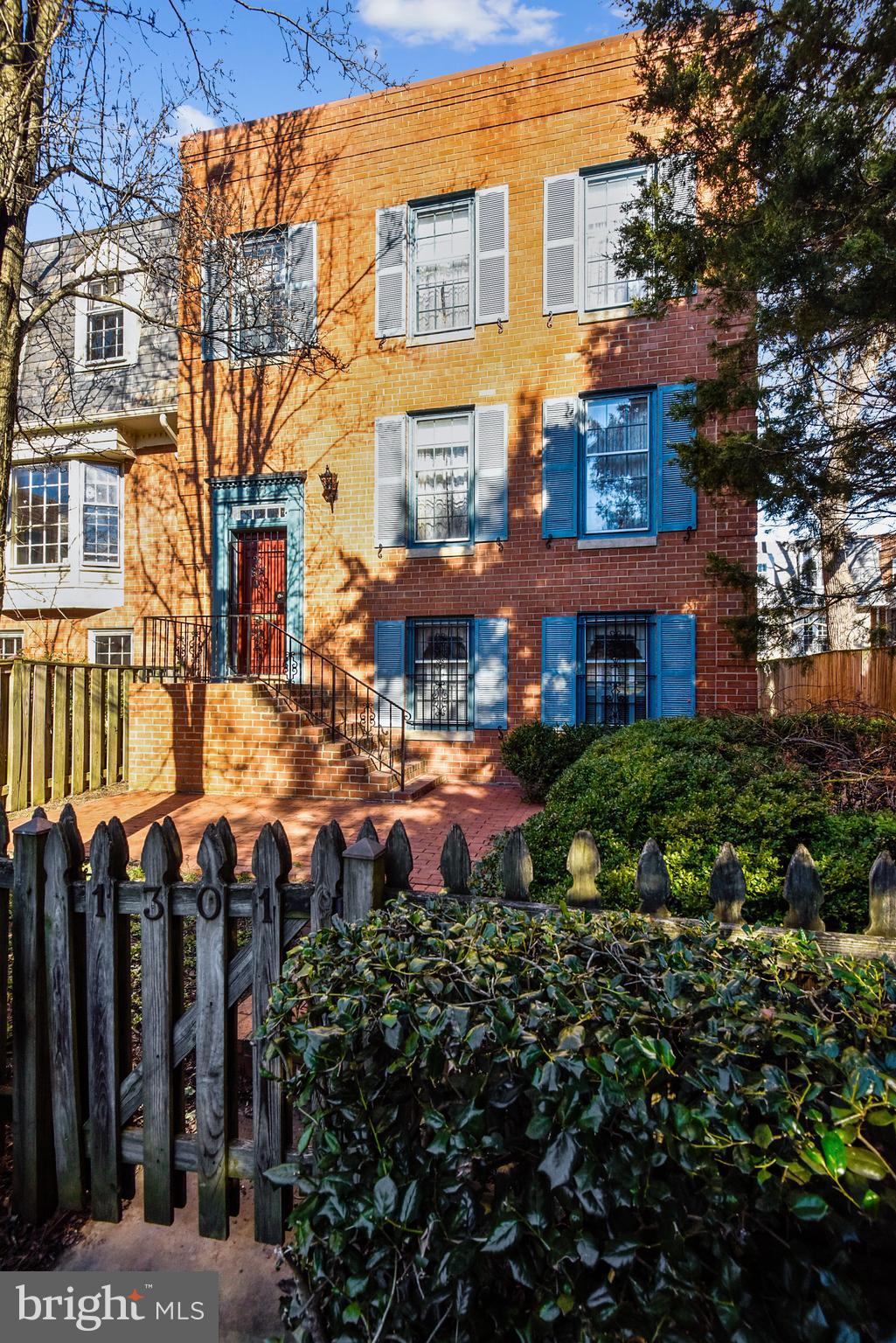 1301 South Glebe Road Arlington, VA 22204 - Photo 1 of 28 Front elevation