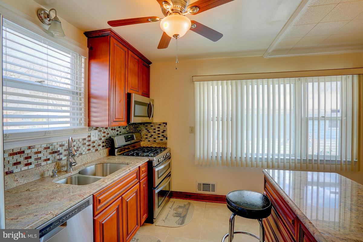 6815 Westridge Road Baltimore, MD 21207 - Photo 15 of 30 Kitchen