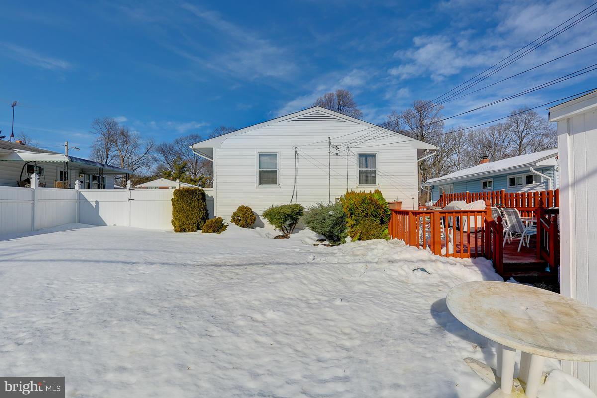 6815 Westridge Road Baltimore, MD 21207 - Photo 5 of 30 View