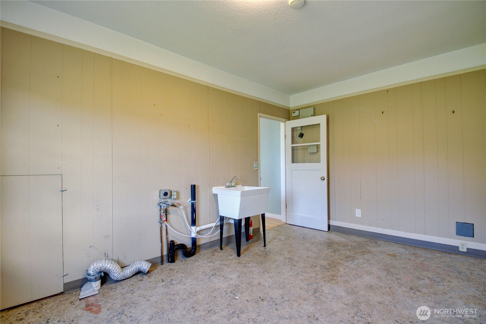 18122 Best Road Mount Vernon, WA 98273 - Photo 16 of 40 a view of a room with furniture and windows