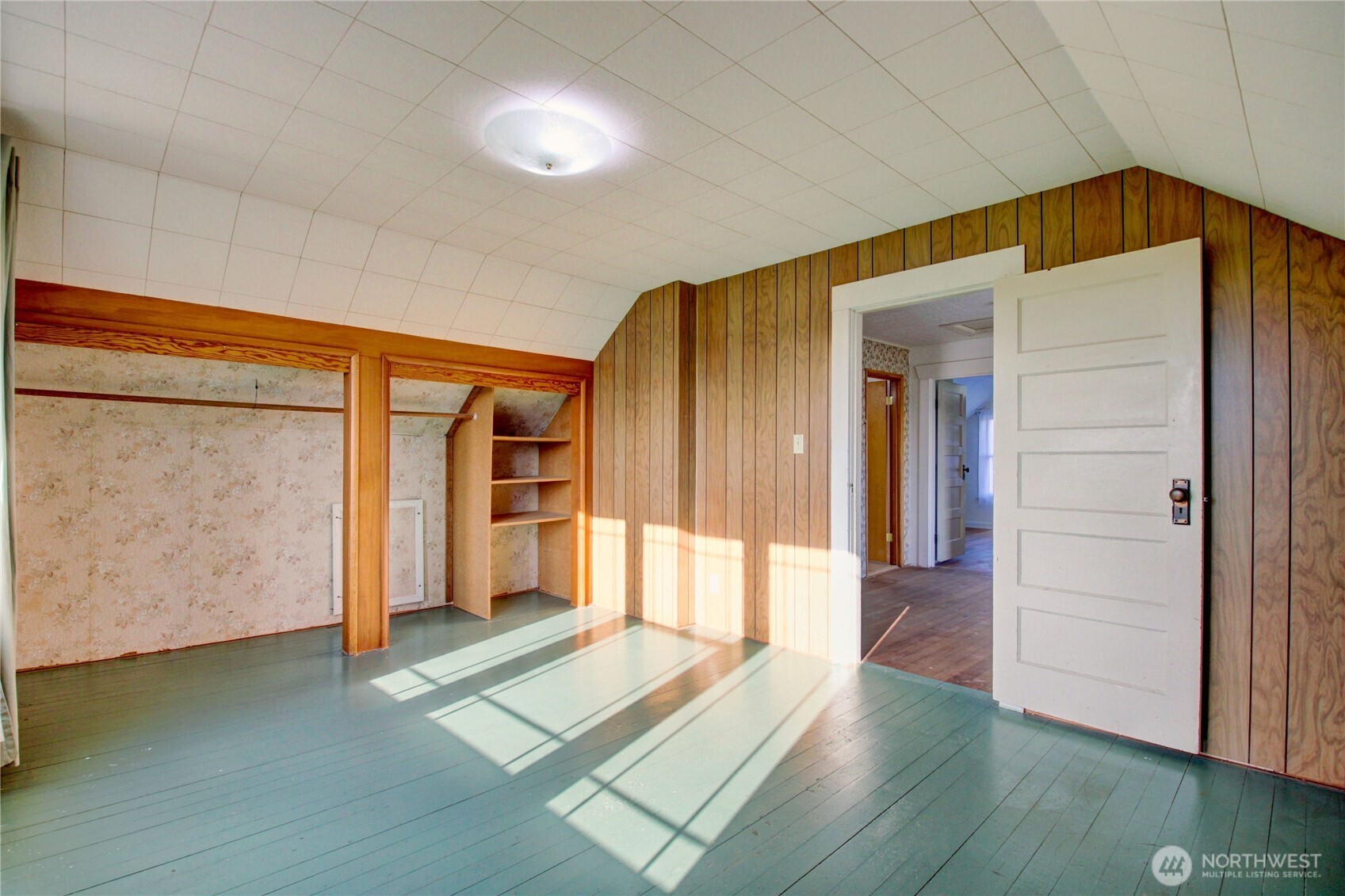 18122 Best Road Mount Vernon, WA 98273 - Photo 24 of 40 a view of a hallway with wooden floor and cabinet