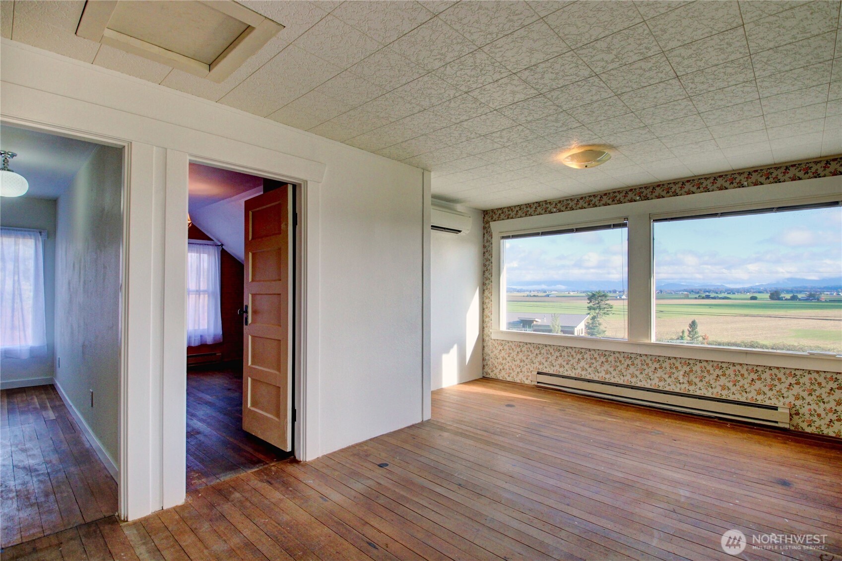 18122 Best Road Mount Vernon, WA 98273 - Photo 29 of 40 a view of an empty room with wooden floor and a window