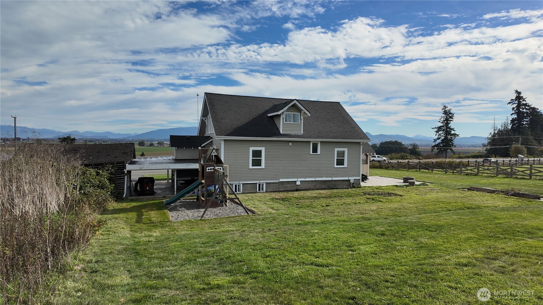 18122 Best Road Mount Vernon, WA 98273 - Photo 31 of 40 a aerial view of a house with a big yard