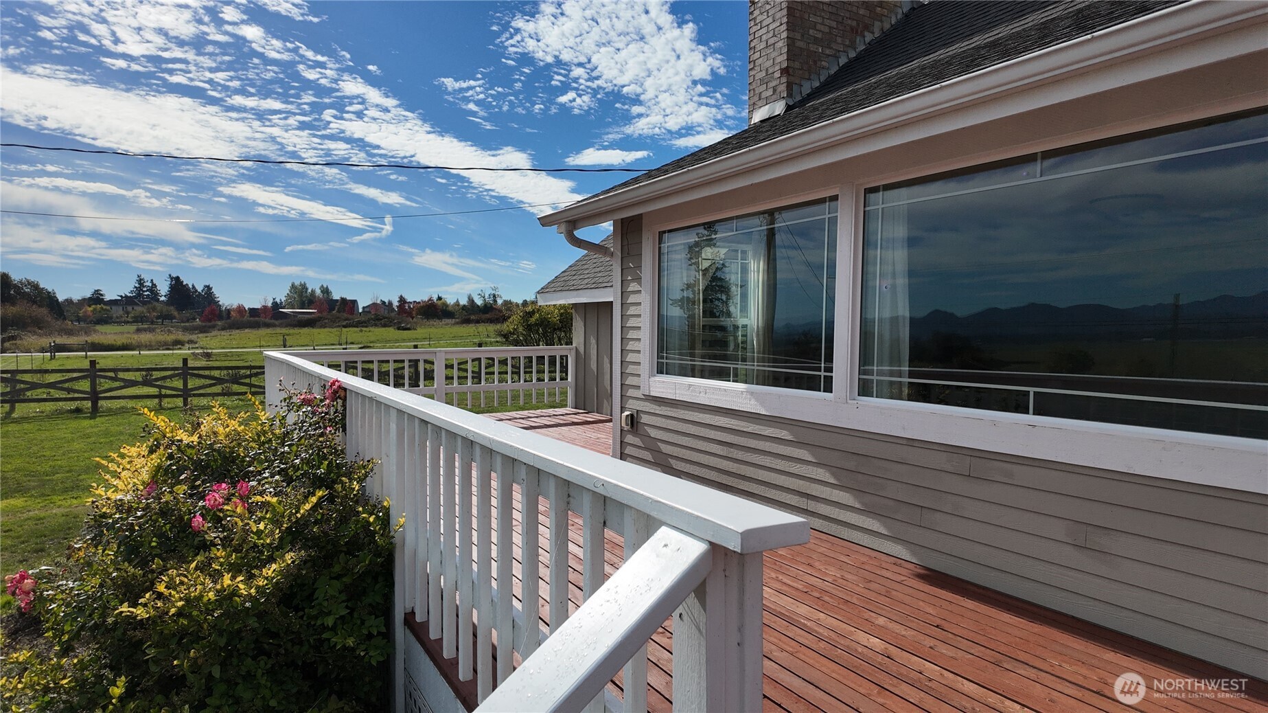 18122 Best Road Mount Vernon, WA 98273 - Photo 36 of 40 a view of a balcony with wooden floor and city view