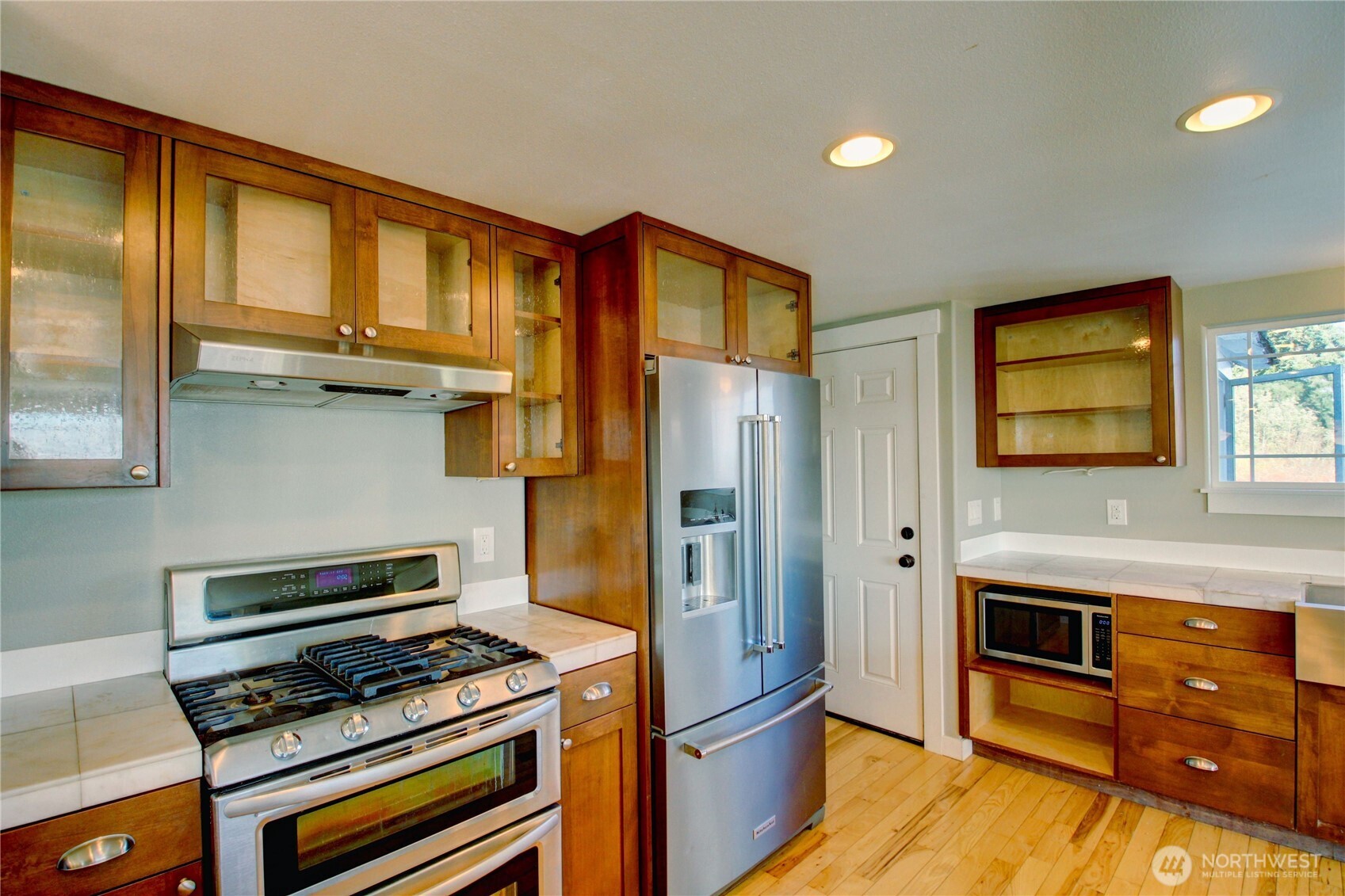 18122 Best Road Mount Vernon, WA 98273 - Photo 6 of 40 a kitchen with stainless steel appliances a stove and a refrigerator