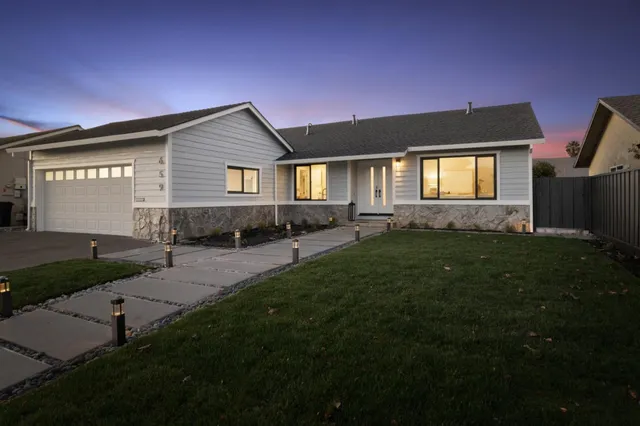a view of a house with a yard