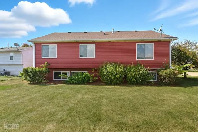 a view of a yard in front of a house