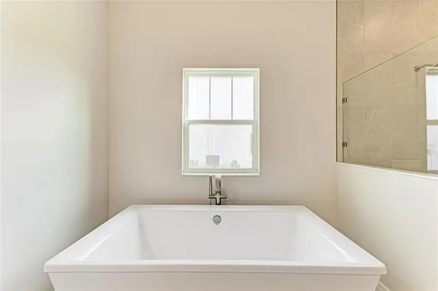 $1,246,809 | 10073 Meadowrun Drive, Lithia, FL 33547