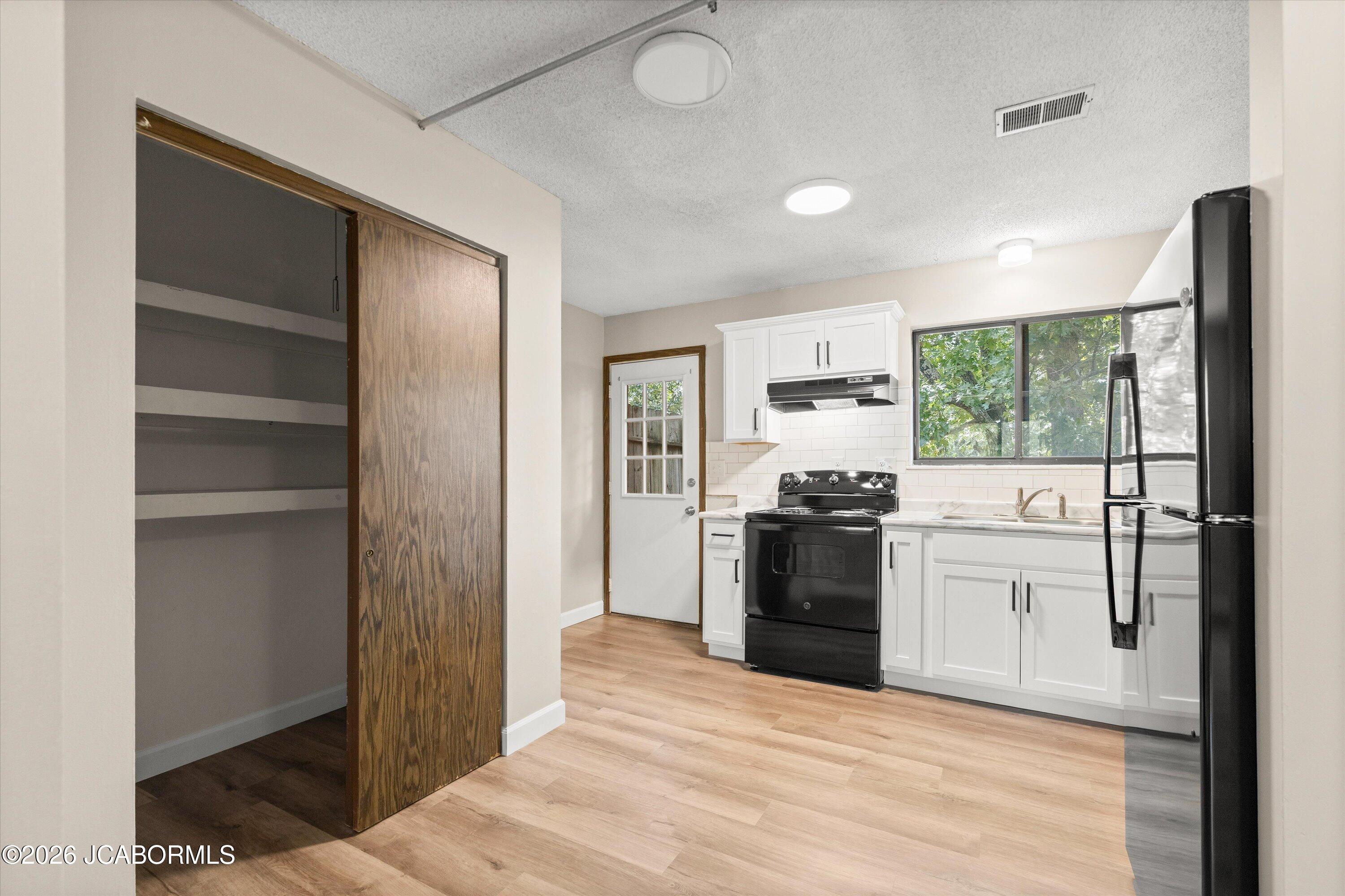 3229 Cassidy Road Jefferson City, MO 65101 - Photo 5 of 43