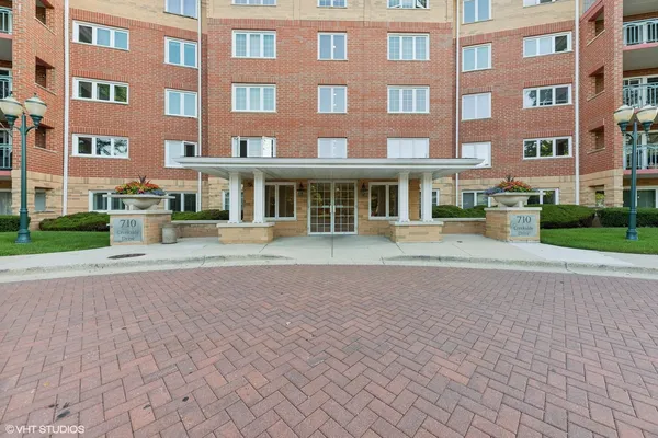 $340,000 | 710 Creekside Drive, Unit 310, Mount Prospect, IL 60056