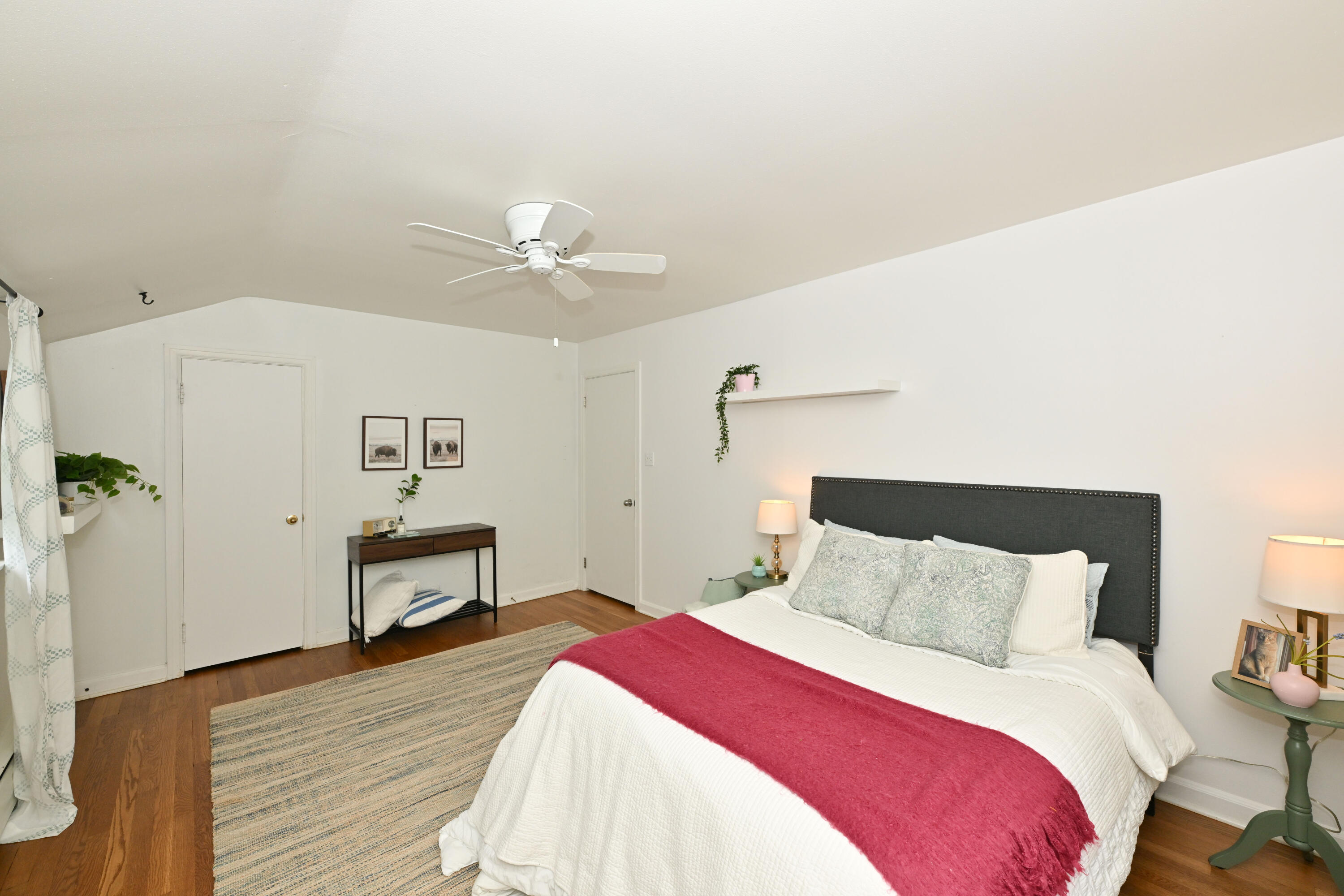 1933 West Donges Bay Road Mequon, WI 53092 - Photo 19 of 36 Large, light-filled room!