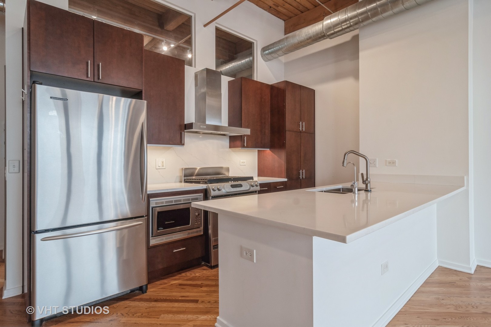 1040 West Adams Street, Unit 608 Chicago, IL 60607 - Photo 8 of 24 a kitchen with stainless steel appliances a refrigerator sink and stove