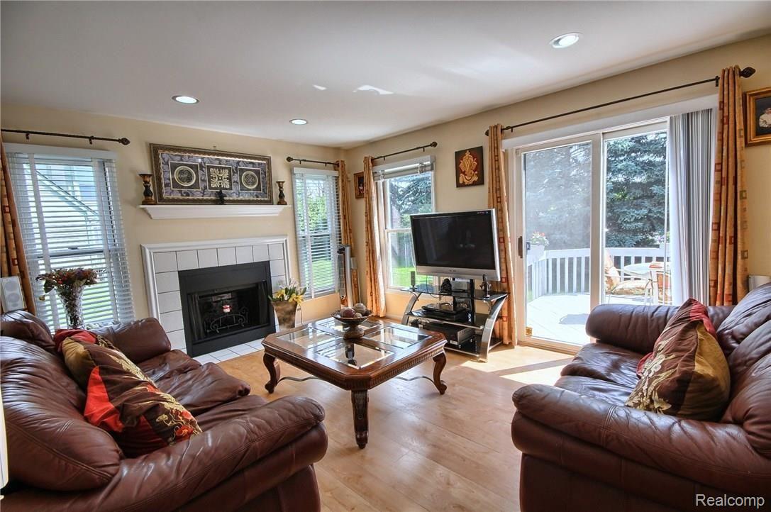 39434 Squire Road Novi, MI 48375 - Photo 10 of 24 Family_Room.jpg