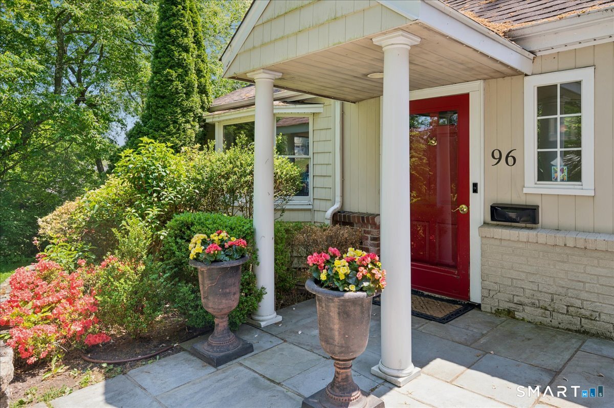 96 Turner Road Stamford, CT 06905 - Photo 4 of 38