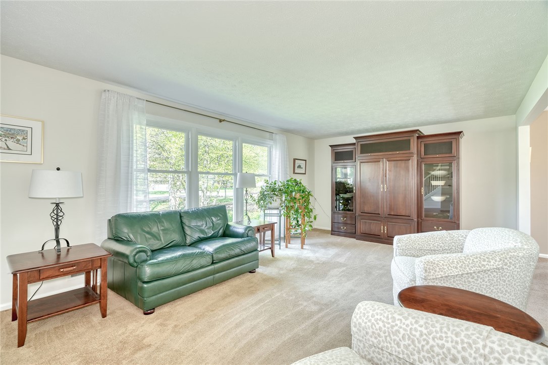102 Jackson Road Penfield, NY 14526 - Photo 3 of 44