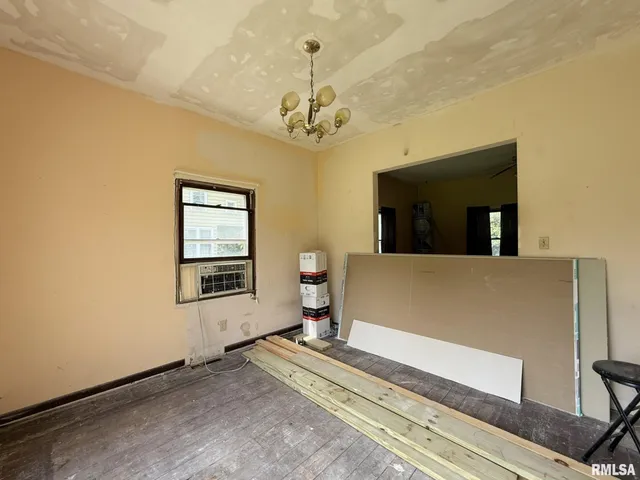 $29,900 | 208 South Main Street, Avon, IL 61415