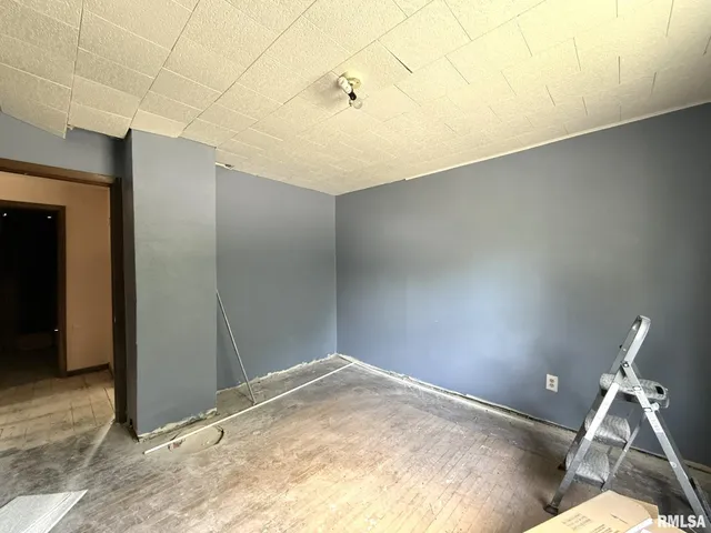 $29,900 | 208 South Main Street, Avon, IL 61415