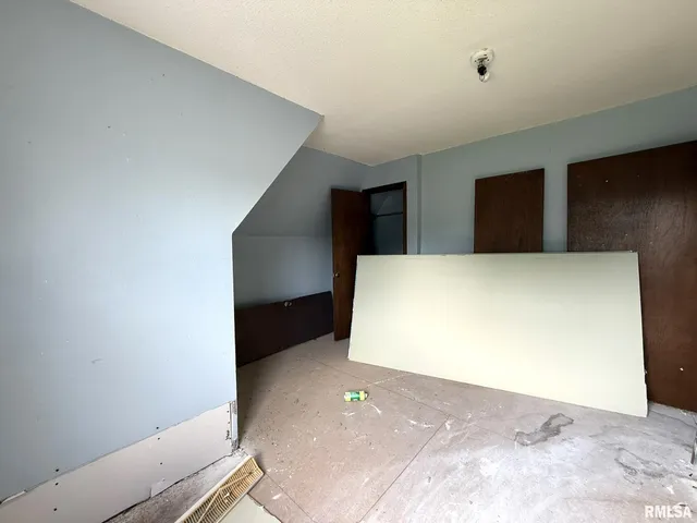 $29,900 | 208 South Main Street, Avon, IL 61415