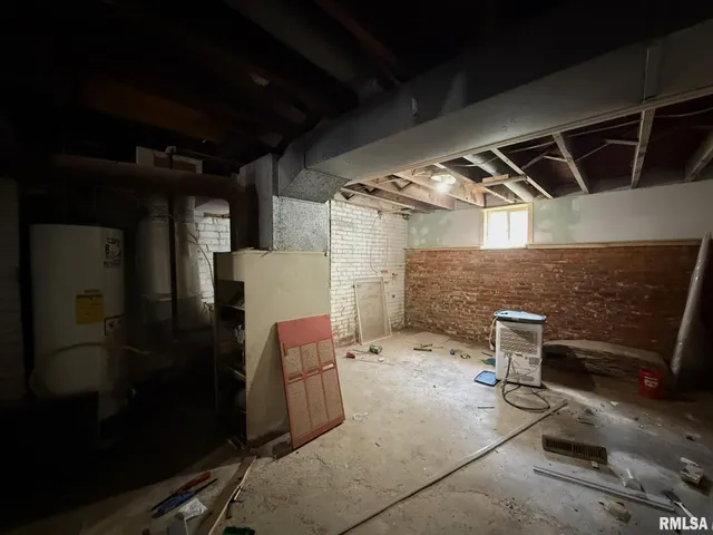 $29,900 | 208 South Main Street, Avon, IL 61415