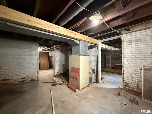 $29,900 | 208 South Main Street, Avon, IL 61415