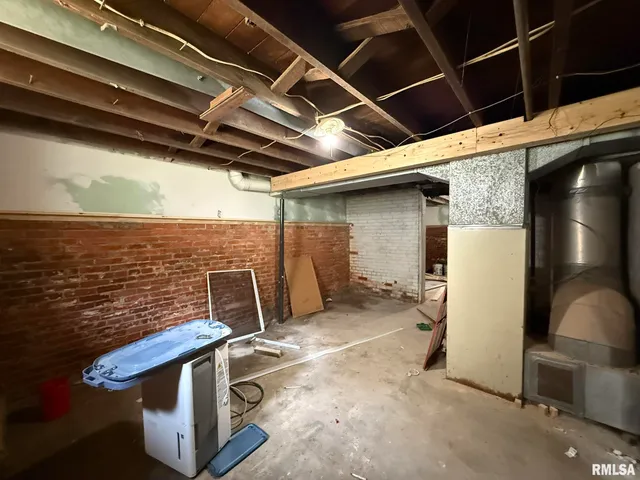 $29,900 | 208 South Main Street, Avon, IL 61415