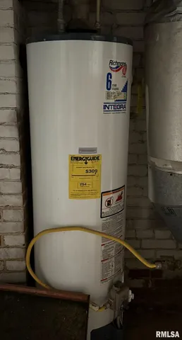 $29,900 | 208 South Main Street, Avon, IL 61415