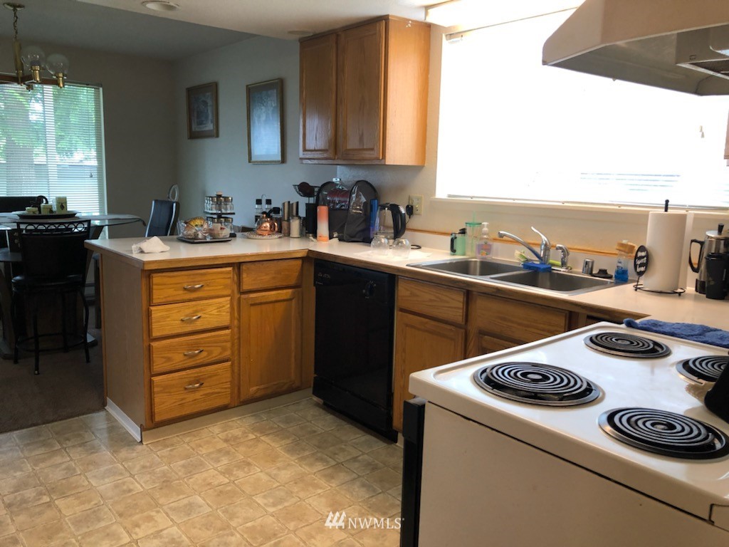 1809 Perry Avenue Bremerton, WA 98310 - Photo 8 of 18 Gallery Image 8