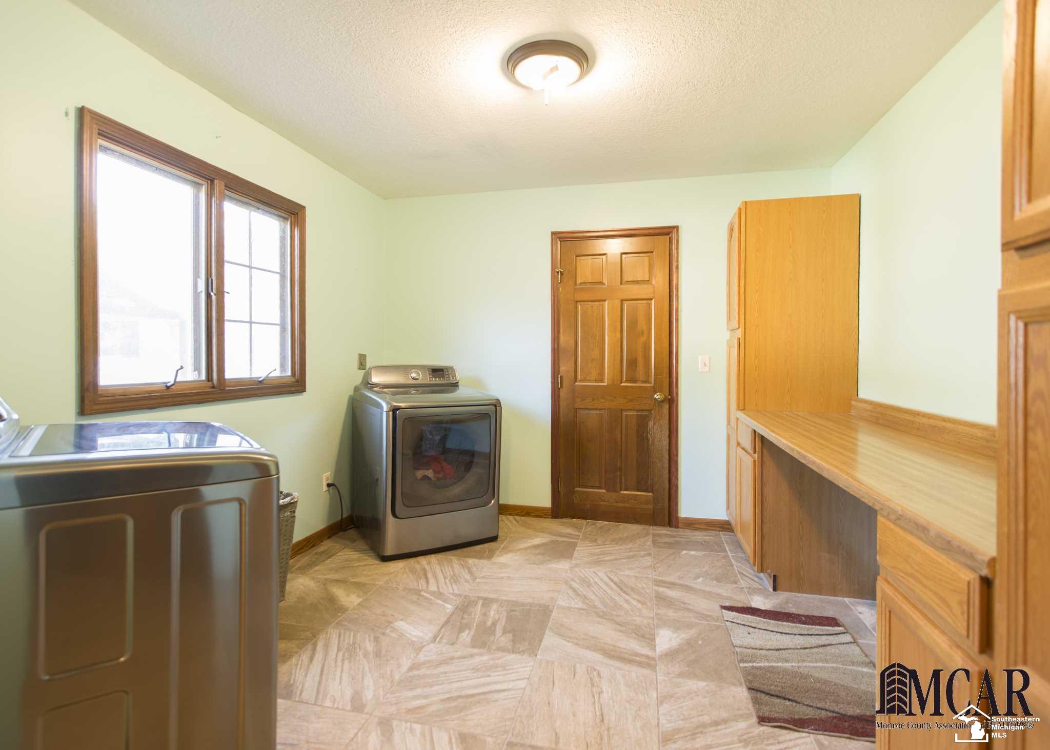 443 West Temperance Road Temperance, MI 48182 - Photo 12 of 22 Laundry/Mud Room