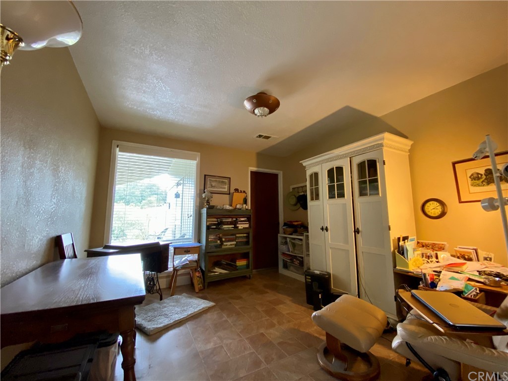 7605 San Gregorio Road Atascadero, CA 93422 - Photo 17 of 22 a workspace with furniture and window