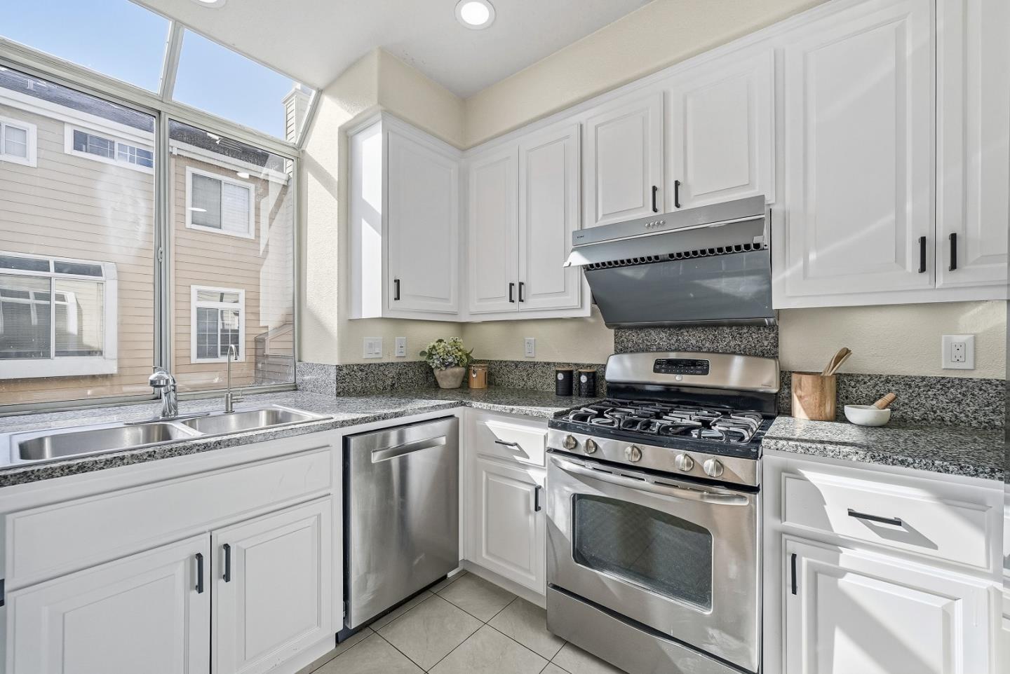 1163 La Rochelle Terrace, Unit F Sunnyvale, CA 94089 - Photo 6 of 36