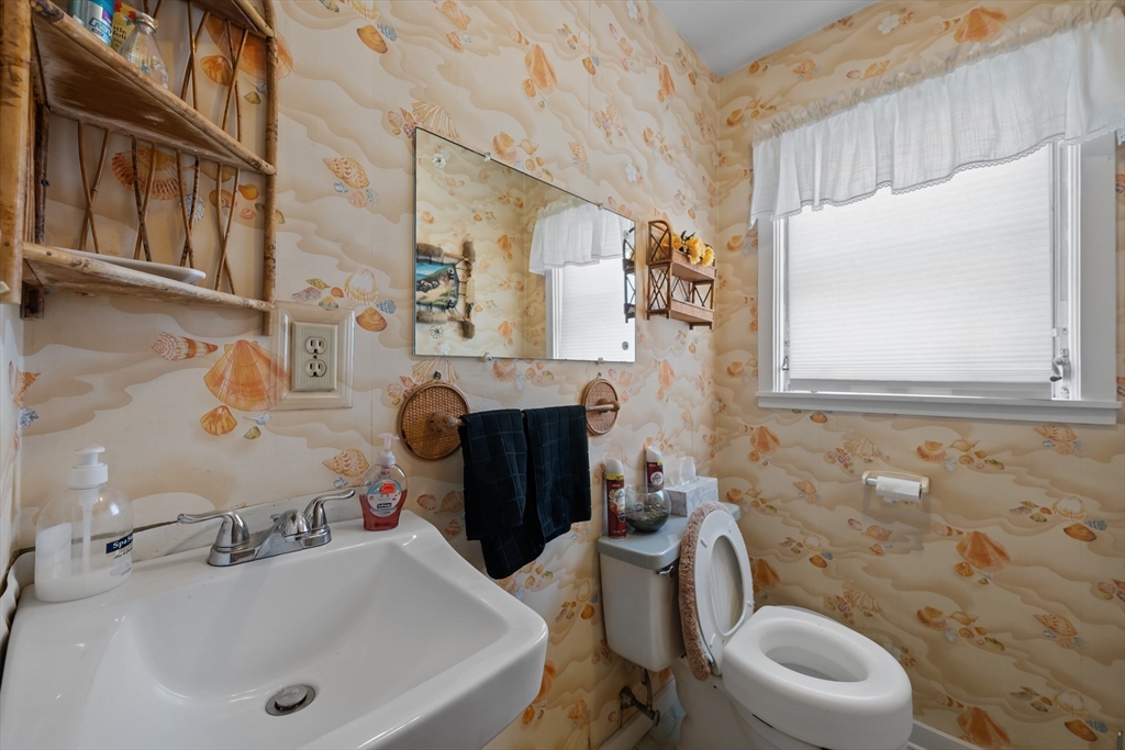 20 Indian Point Road Webster, MA 01570 - Photo 12 of 26