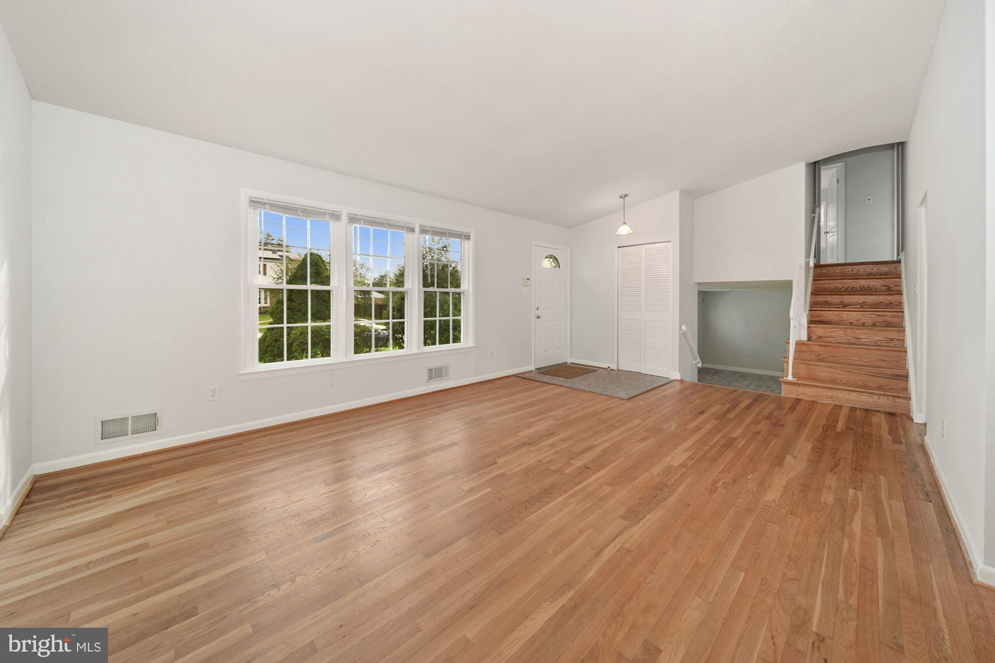 13124 Fernedge Road Silver Spring, MD 20906 - Photo 6 of 31 Living Room view into foyer.