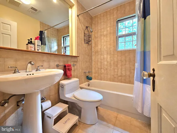 $5,500 | 3410 15th Street North, Arlington, VA 22201