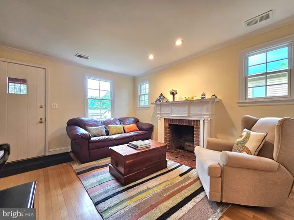 $5,500 | 3410 15th Street North, Arlington, VA 22201