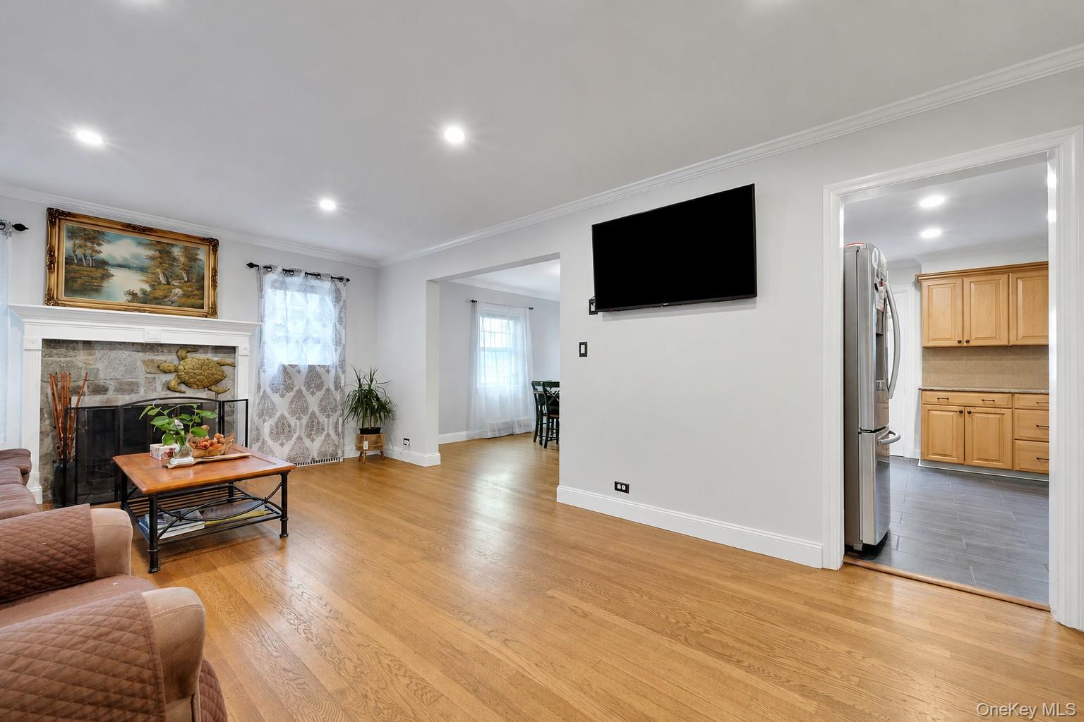 4 Interlaken Avenue New Rochelle, NY 10801 - Photo 5 of 28