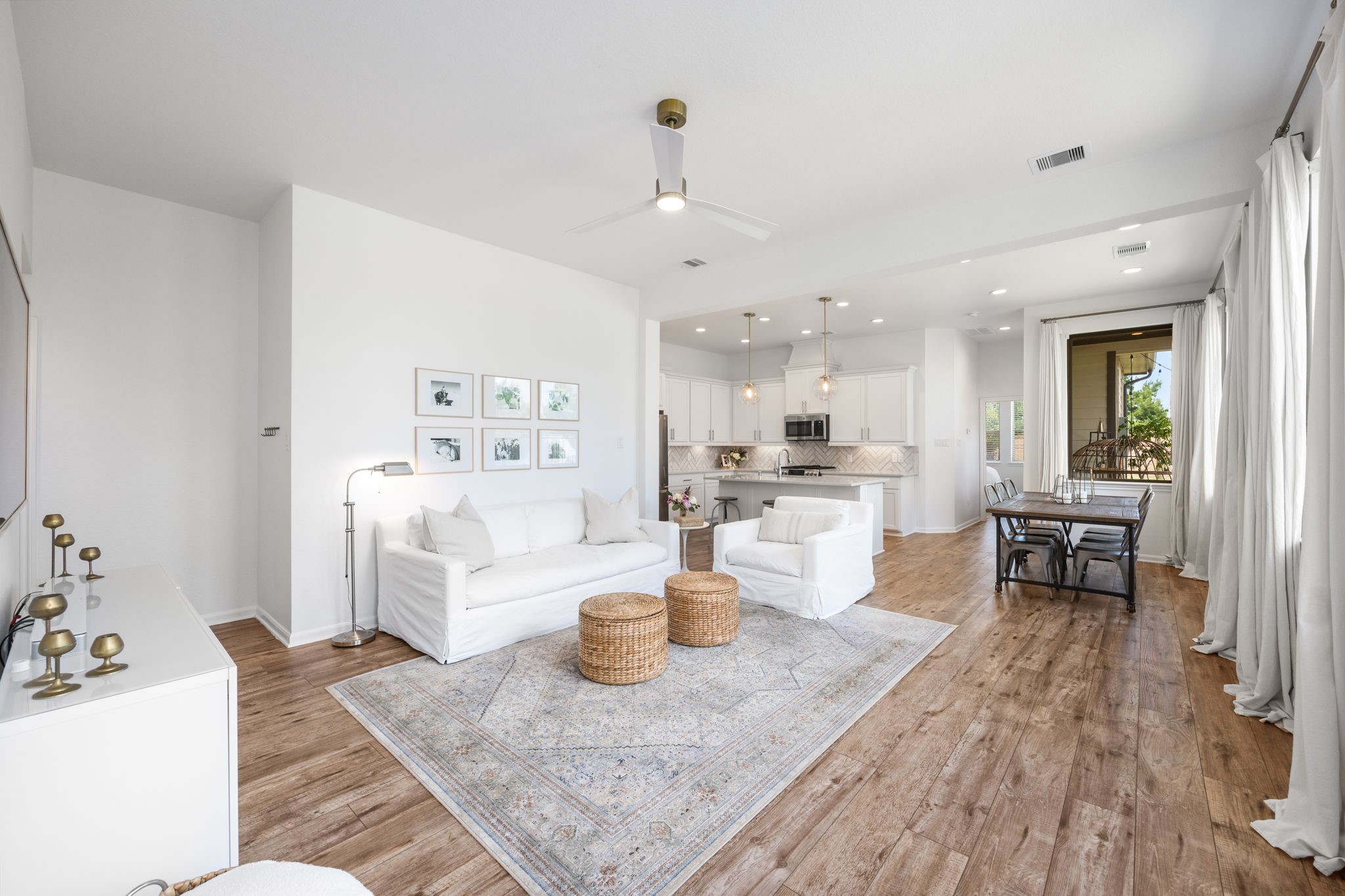 16239 Rattlesnake Run Trail Cypress, TX 77433 - Photo 7 of 37 Livingroom