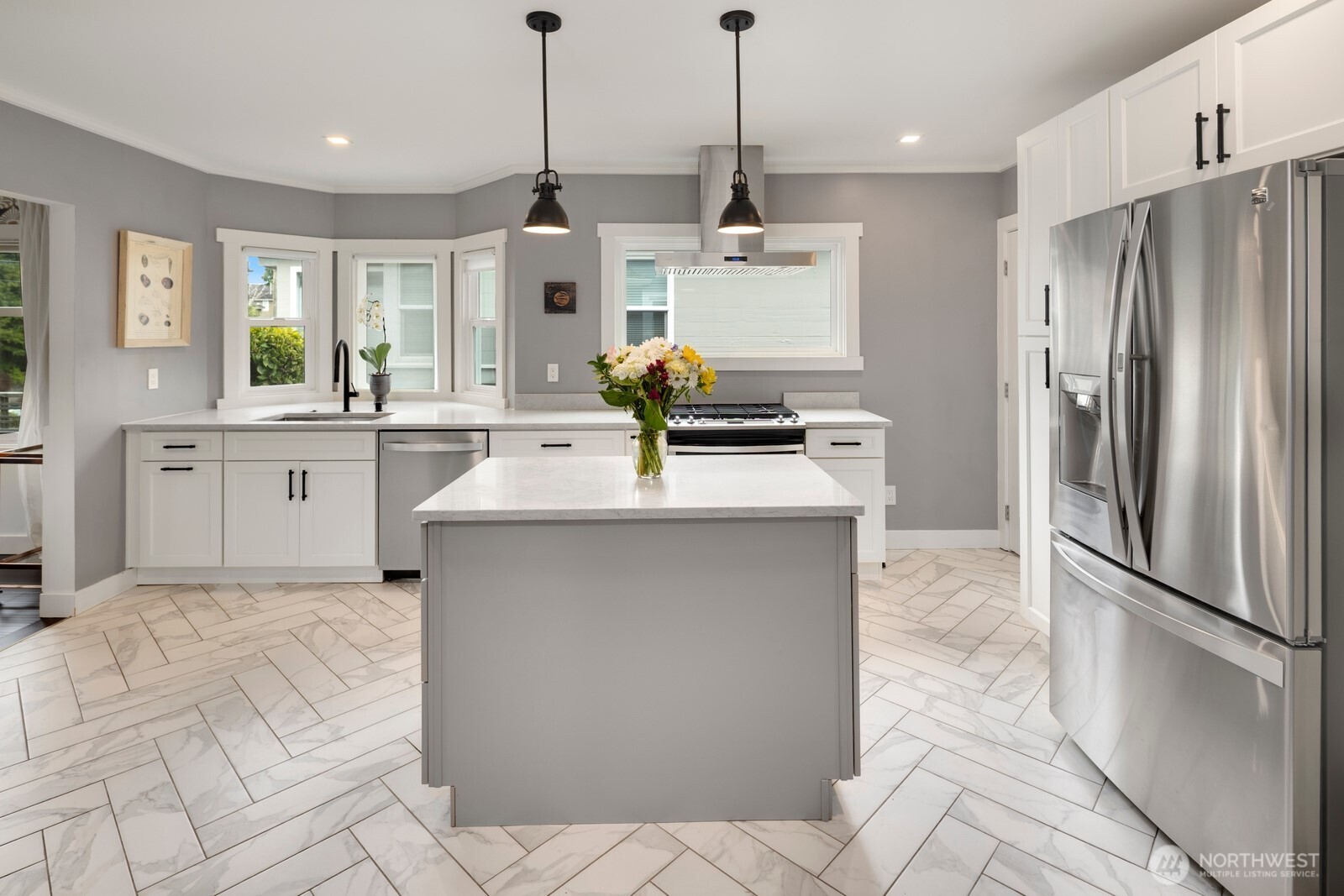 3249 27th Avenue West Seattle, WA 98199 - Photo 13 of 40