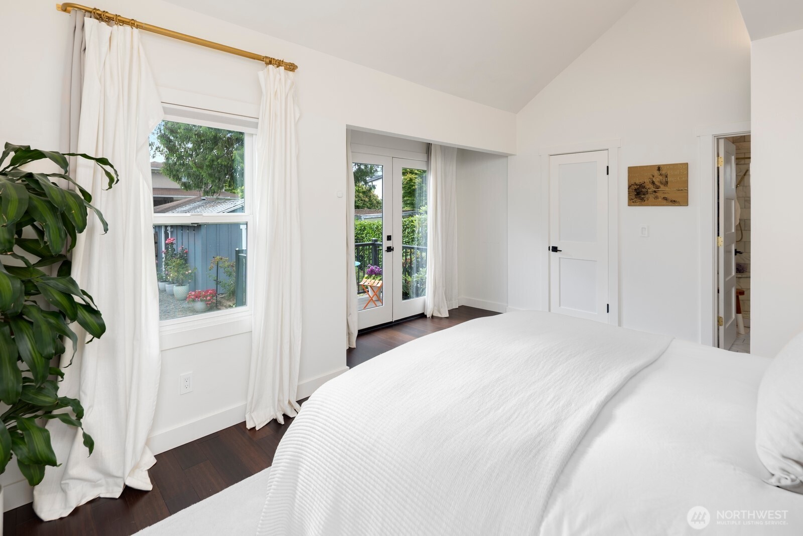 3249 27th Avenue West Seattle, WA 98199 - Photo 17 of 40