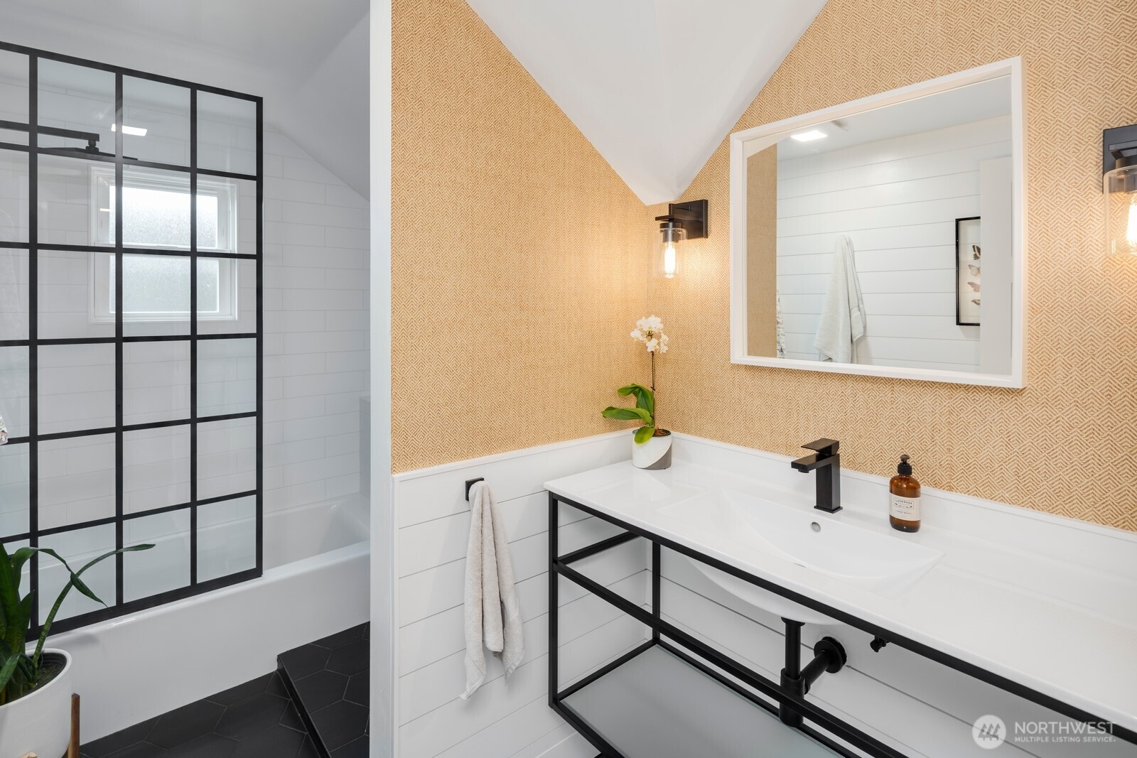 3249 27th Avenue West Seattle, WA 98199 - Photo 28 of 40