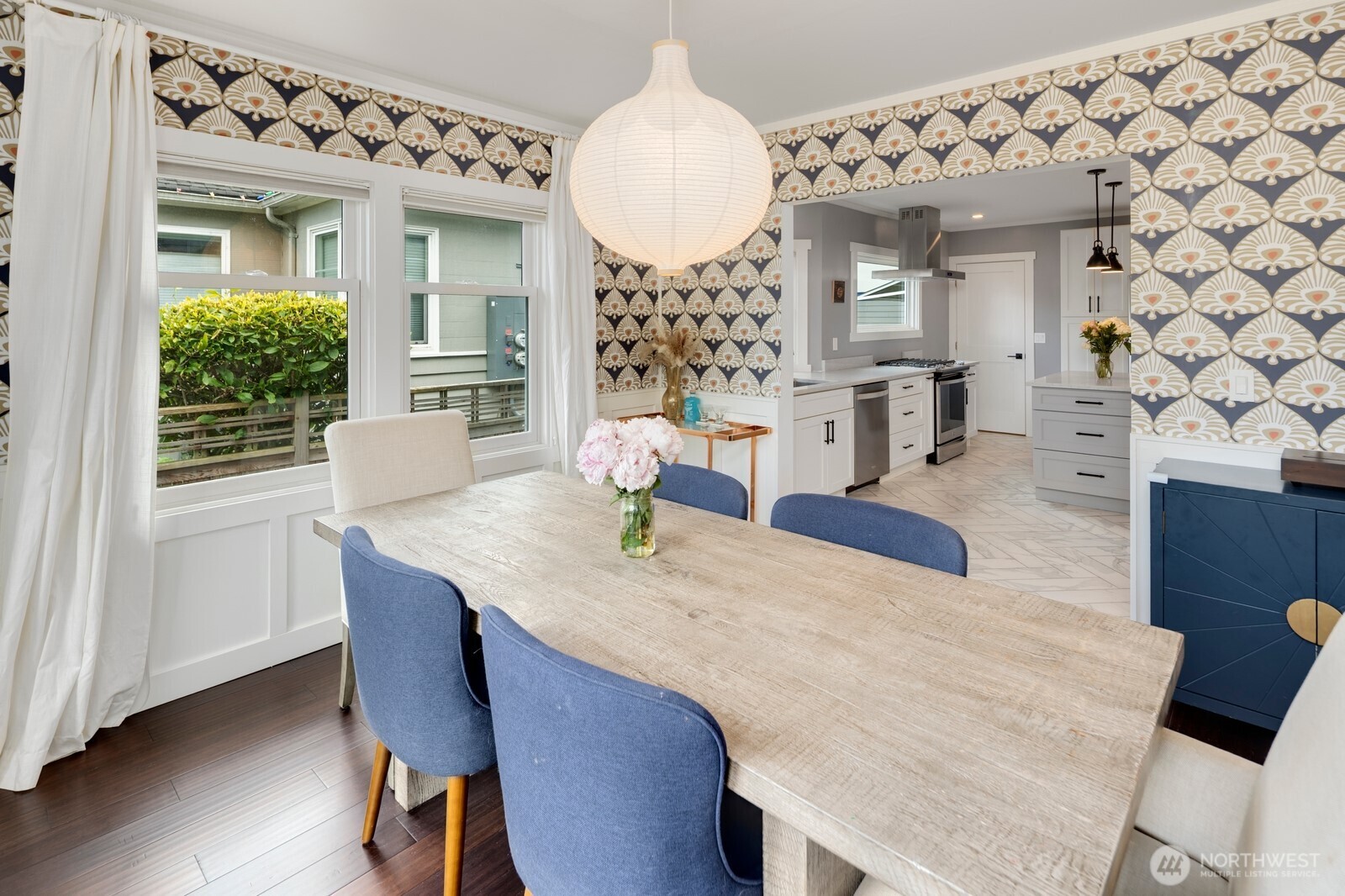 3249 27th Avenue West Seattle, WA 98199 - Photo 9 of 40