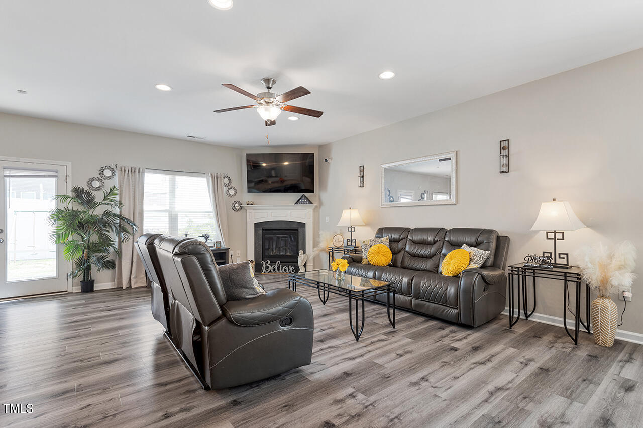 6826 Shane Drive Raleigh, NC 27610 - Photo 11 of 35 Family Foom