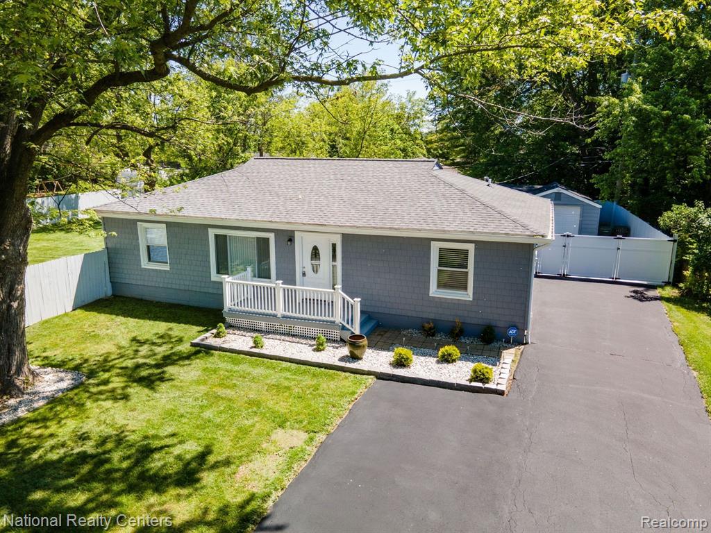 2879 Corinthia Drive Rochester Hills, MI 48309 - Photo 3 of 39