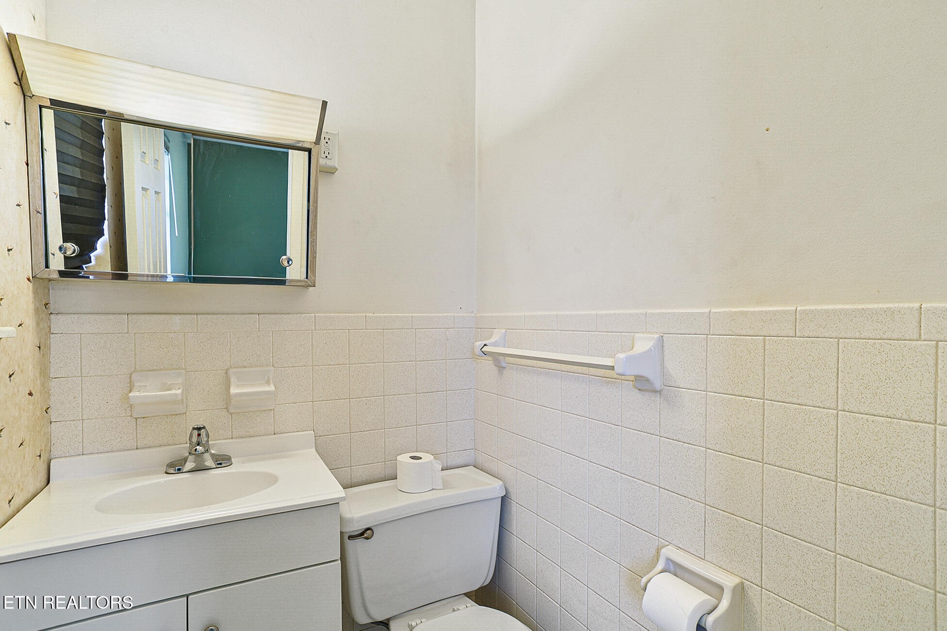 7701 Maida Vale Circle Powell, TN 37849 - Photo 21 of 36 a bathroom with a toilet sink and mirror