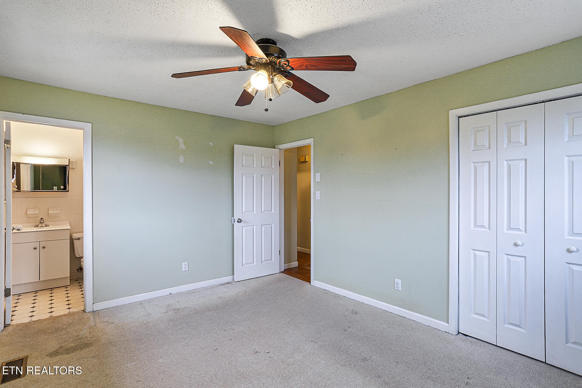 7701 Maida Vale Circle Powell, TN 37849 - Photo 25 of 36 an empty room with closet and a ceiling fan