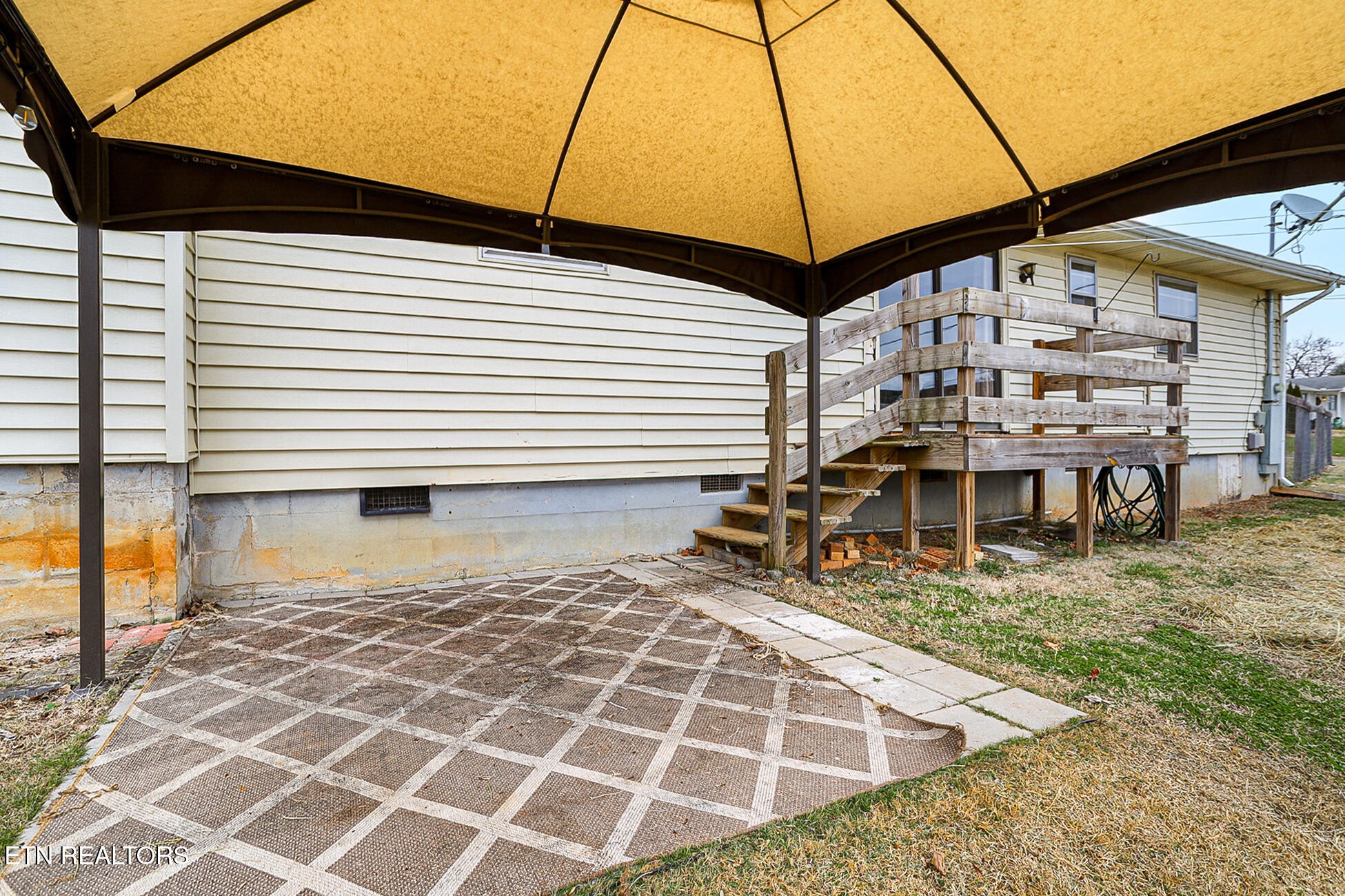 7701 Maida Vale Circle Powell, TN 37849 - Photo 28 of 36 a backyard of a house with table and chairs